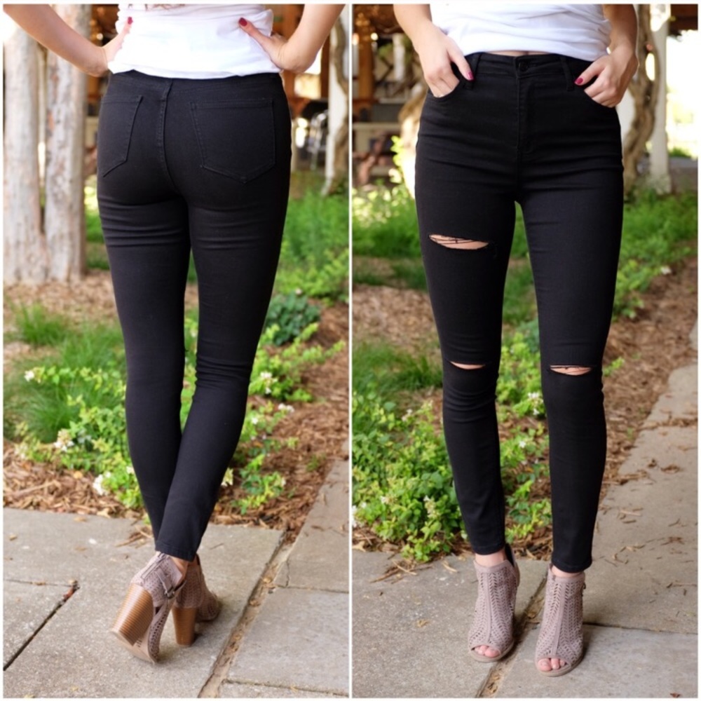 ▪️ High waisted black skinny jeans